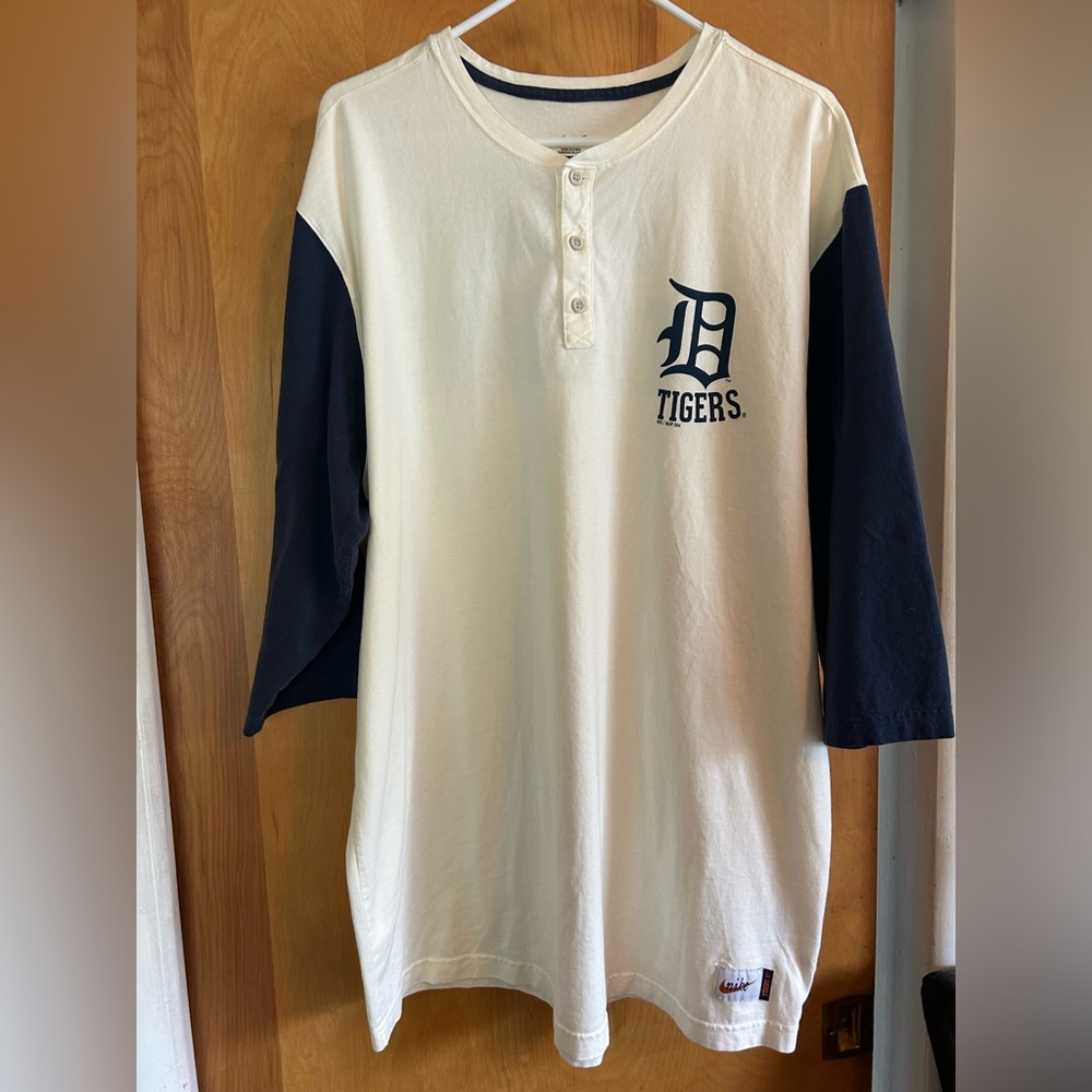 Nike Detroit Tigers Henley Size XXL, Cream and Navy short sleeve T-shirt (Tall)